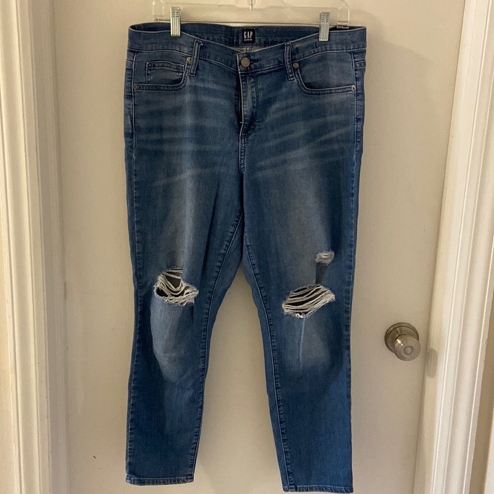 Gap Denim Light Weight True Skinny distressed jeans size 32